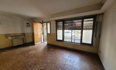 Casa Fondo en venta en Lanus Oeste