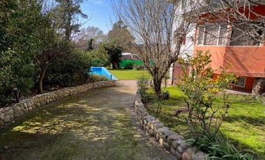 Excelente Chalet de 7 ambientes sobre lote de 695m2 en Sierra de los Padres
