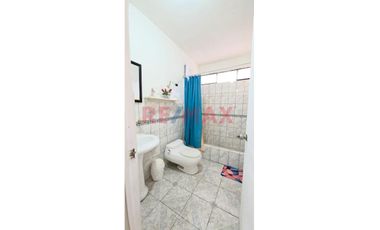 Oportunidad, Casa Multifamiliar En Ventanilla Con Entrada Independiente