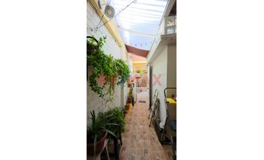 Oportunidad, Casa Multifamiliar En Ventanilla Con Entrada Independiente