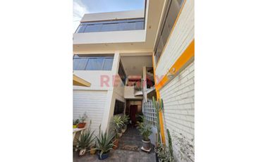 Oportunidad, Casa Multifamiliar En Ventanilla Con Entrada Independiente