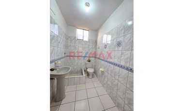 Oportunidad, Casa Multifamiliar En Ventanilla Con Entrada Independiente