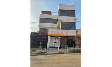 Oportunidad, Casa Multifamiliar En Ventanilla Con Entrada Independiente