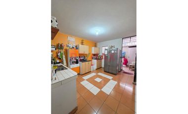 Oportunidad, Casa Multifamiliar En Ventanilla Con Entrada Independiente