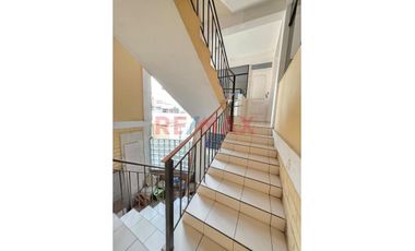 Oportunidad, Casa Multifamiliar En Ventanilla Con Entrada Independiente