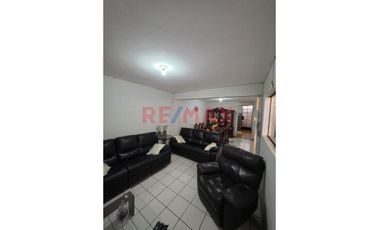 Oportunidad, Casa Multifamiliar En Ventanilla Con Entrada Independiente