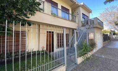 CASA MULTIFAMILIAR EN DOS PLANTAS