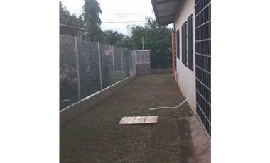 VENDO CASA DE SEGUNDA EN OPTIMAS CONDICIONES ALGARROBOS
