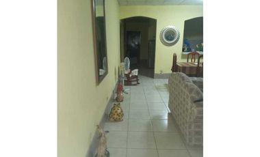 VENDO CASA DE SEGUNDA EN OPTIMAS CONDICIONES ALGARROBOS