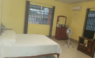 VENDO CASA DE SEGUNDA EN OPTIMAS CONDICIONES ALGARROBOS