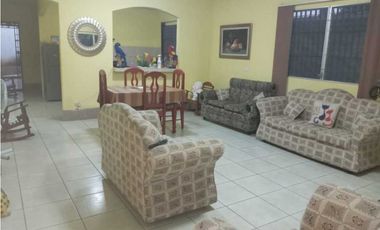 VENDO CASA DE SEGUNDA EN OPTIMAS CONDICIONES ALGARROBOS