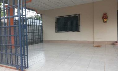 VENDO CASA DE SEGUNDA EN OPTIMAS CONDICIONES ALGARROBOS