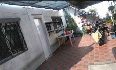 CASA AMERICANA DE 3 AMBIENTES CON LOCAL AL FRENTE EN VENTA - MORON