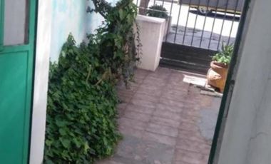 CASA AMERICANA DE 3 AMBIENTES CON LOCAL AL FRENTE EN VENTA - MORON
