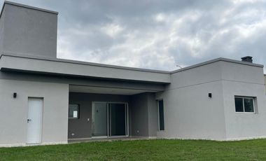Venta de casa en el Barrio La Alameda -Canning
