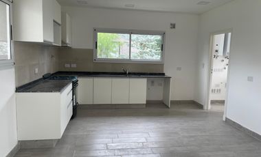 Venta de casa en el Barrio La Alameda -Canning
