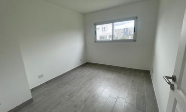 Venta de casa en el Barrio La Alameda -Canning