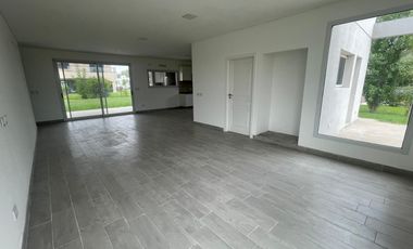 Venta de casa en el Barrio La Alameda -Canning