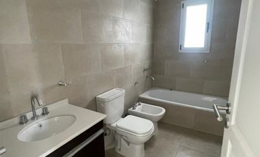 Venta de casa en el Barrio La Alameda -Canning