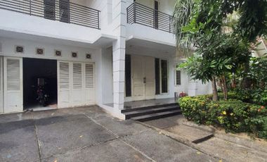 RUMAH at Jl KENCANA INDAH, PONDOK INDAH (SANGAT MENARIK)