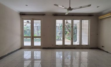RUMAH at Jl KENCANA INDAH, PONDOK INDAH (SANGAT MENARIK)