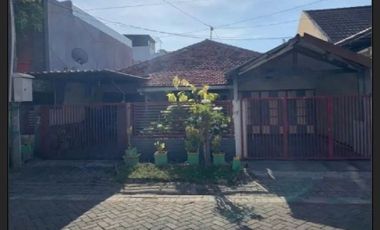 Rumah cantik asri di Ketintang baru Surabaya