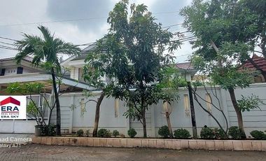 Rumah 2,5 Lantai Ada Kolam Renang di Eramas 2000 Cakung Jakarta Timur