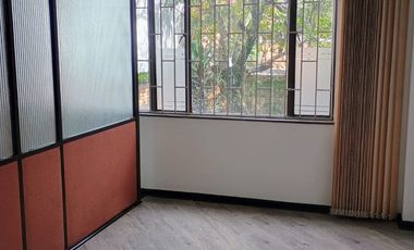 oficina en arriendo en alcÁzares. Cod A6846102