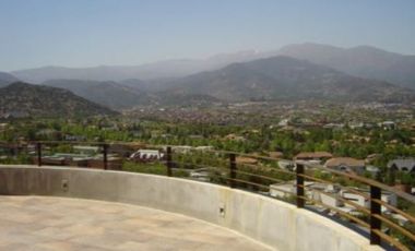 Casa en arriendo de 5 dorm. en Lo Barnechea