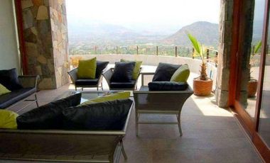 Casa en arriendo de 5 dorm. en Lo Barnechea