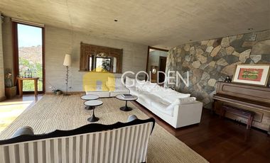 Casa en arriendo de 5 dorm. en Lo Barnechea
