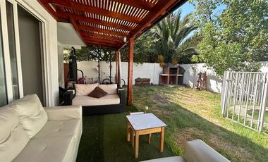 Casa en Venta en Avenida El Sauce 1340