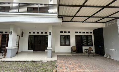 Disewakan Rumah Bagus 2 Lantai Siap Huni di Kebayoran Baru, Jakarta Selatan.