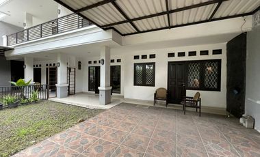 Disewakan Rumah Bagus 2 Lantai Siap Huni di Kebayoran Baru, Jakarta Selatan.