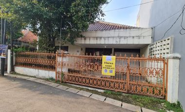 Rumah 2 Lantai di Kelingkit Menteng Dalam Jaksel