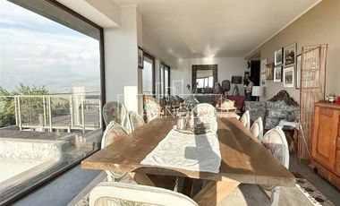Casa en venta de 5 dorm. en Colina