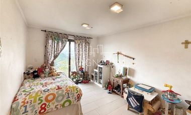 Casa en venta de 5 dorm. en Colina