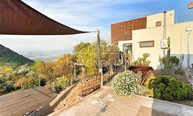 Casa en venta de 5 dorm. en Colina