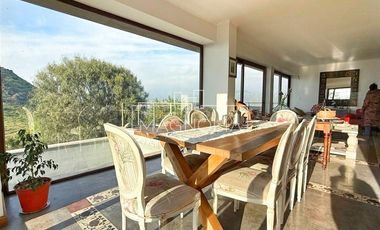 Casa en venta de 5 dorm. en Colina