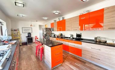 Casa en venta de 5 dorm. en Colina