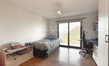 Casa en venta de 5 dorm. en Colina