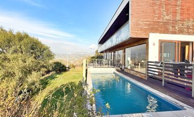 Casa en venta de 5 dorm. en Colina