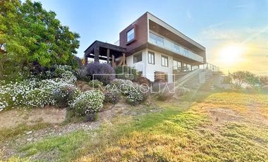 Casa en venta de 5 dorm. en Colina