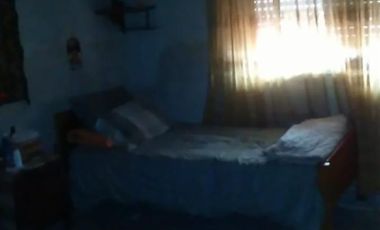 CASA MULTIFAMILIAR APTO 2 FAMILIAS EN LOTE DE 400 M2,  E/AUTO, QUINCHO Y FONDO LIBRE