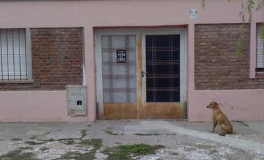 CASA MULTIFAMILIAR APTO 2 FAMILIAS EN LOTE DE 400 M2,  E/AUTO, QUINCHO Y FONDO LIBRE