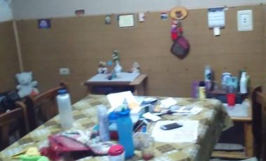 CASA MULTIFAMILIAR APTO 2 FAMILIAS EN LOTE DE 400 M2,  E/AUTO, QUINCHO Y FONDO LIBRE