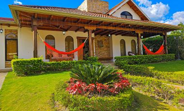 Impresionante Casa de 4 Habitaciones en el Exclusivo Country Club La Hacienda
