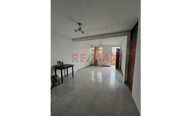 Venta De Casa Con Gran Potencialde Inversion En Pachacutec -Ventanilla Con Vista Paracial Al Mar