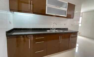 apartamento en venta en via club tenis. Cod V1146