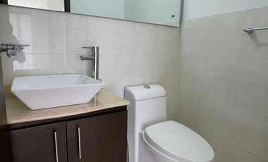 apartamento en venta en via club tenis. Cod V1146